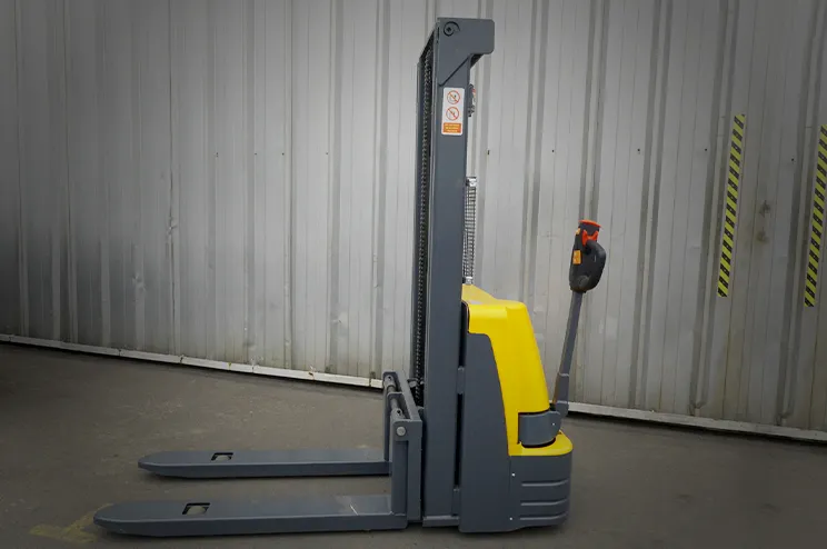 apilador electrico 1600kg